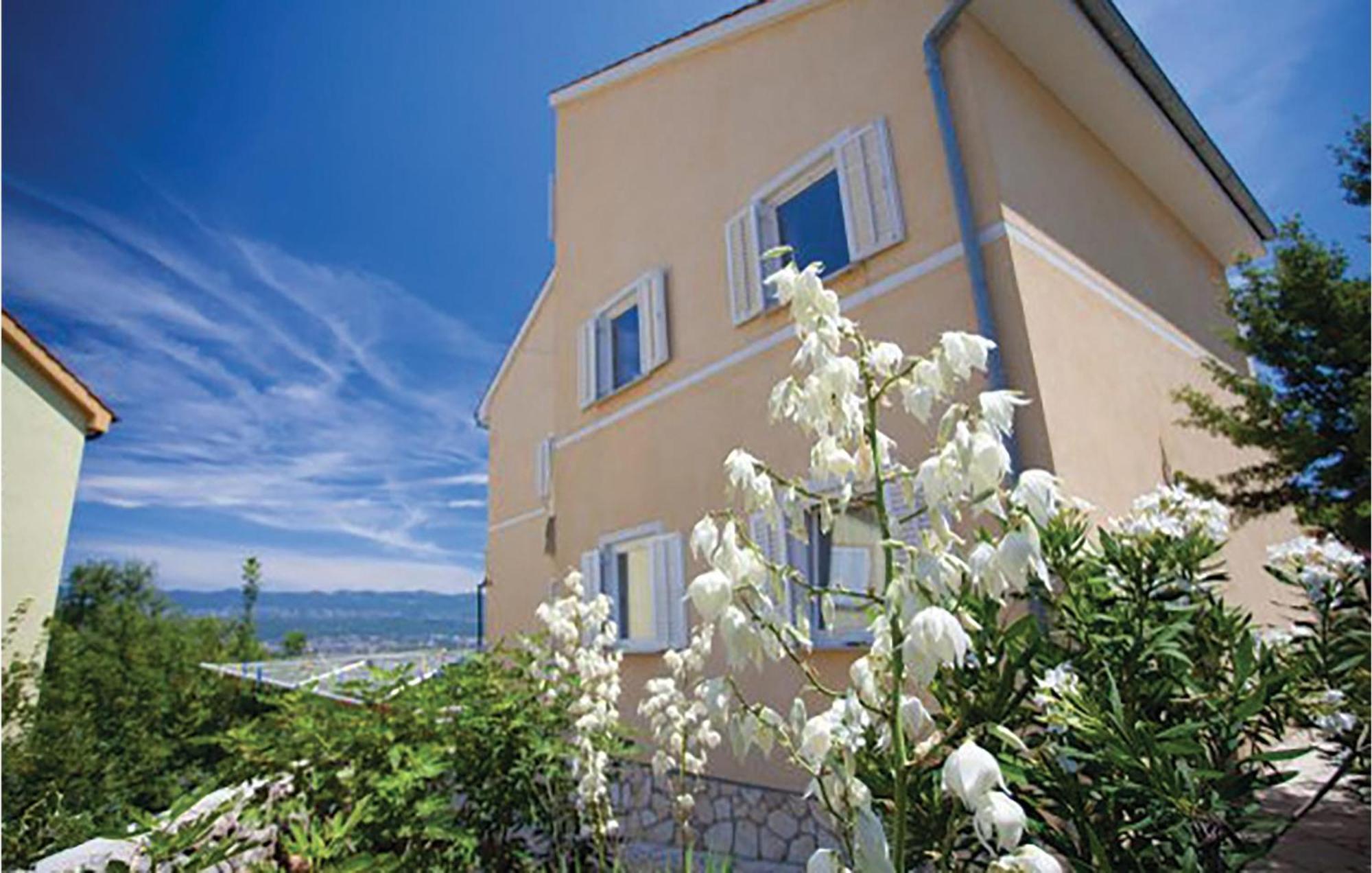 Gorgeous Apartment In Malinska With Kitchen Exterior photo