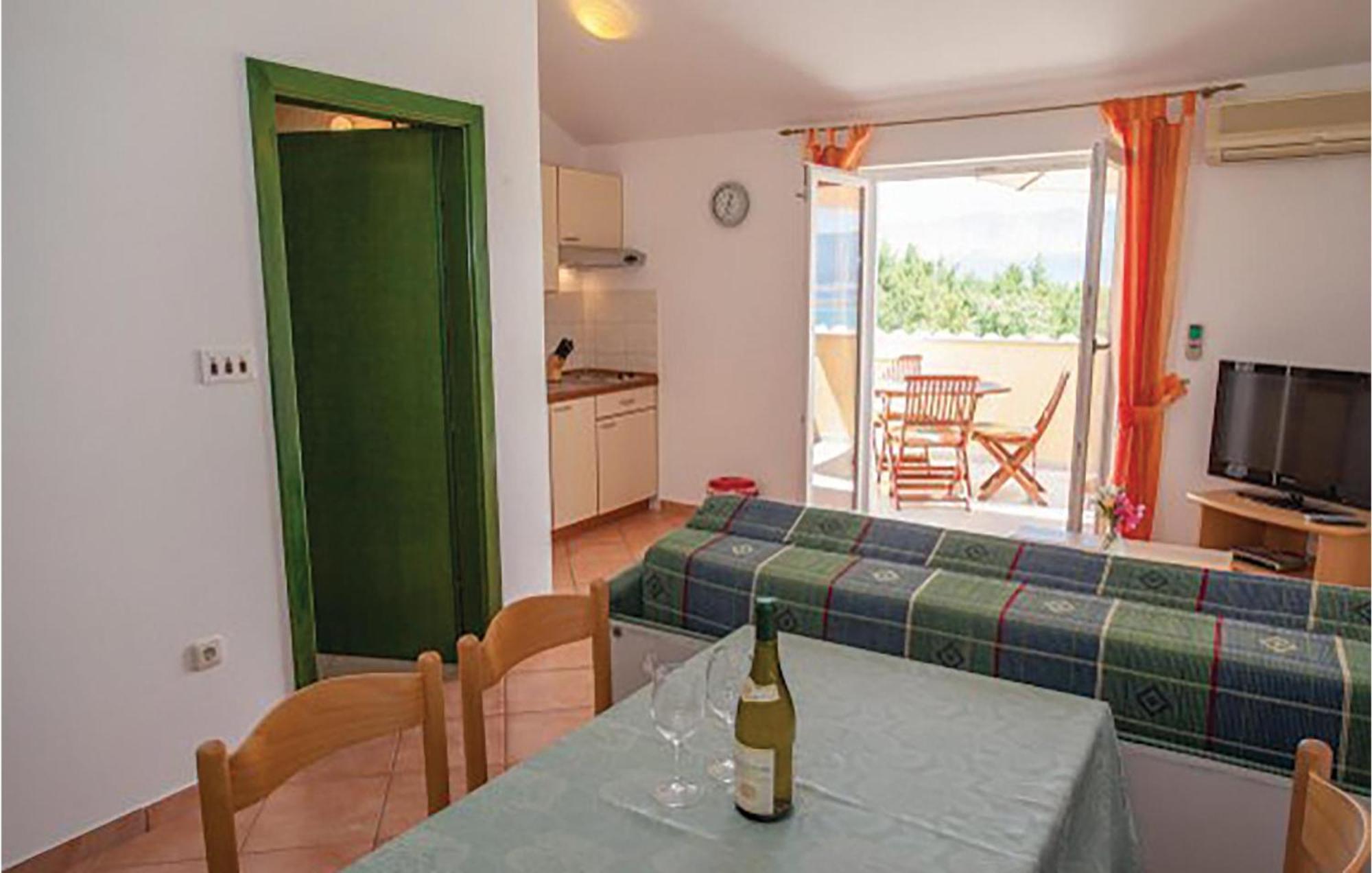 Gorgeous Apartment In Malinska With Kitchen Exterior photo